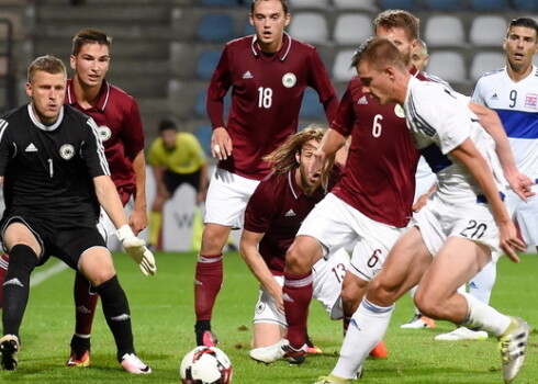 Divus vārtus Latvijas izlases labā guva Artūrs Zjuzins, bet viens precīzs sitiens - Dāvja Ikaunieka kontā.