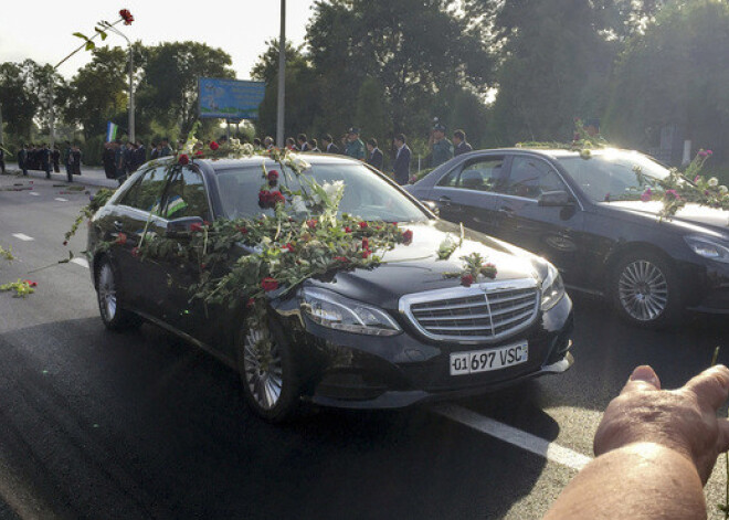 Uzbekistānā atvadās no prezidenta Islāma Karimova. FOTO