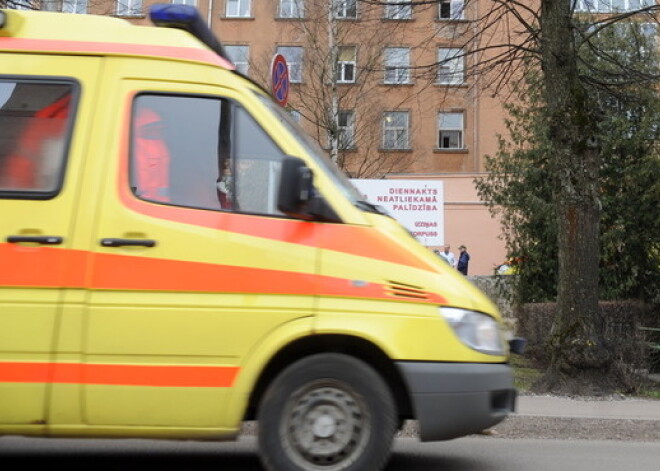 Mātes un mazuļa nāvē dzemdībās Daukstu pagastā mediķi neesot vainojami