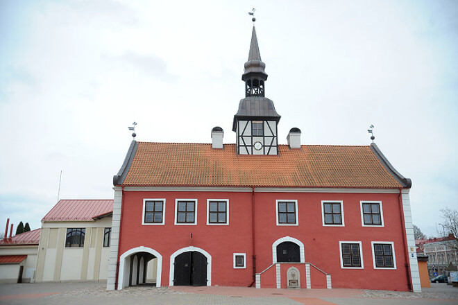 Sestdien viens no varenākajiem Latvijas rātsnamiem – lielākais Kurzemes hercogistes rātes nams Bauskā svinēs savu 400. jubileju. Visi 10. septembrī Bauskas vecpilsētā tiek aicināti uz svētku svinēšanu un putras baudīšanu.