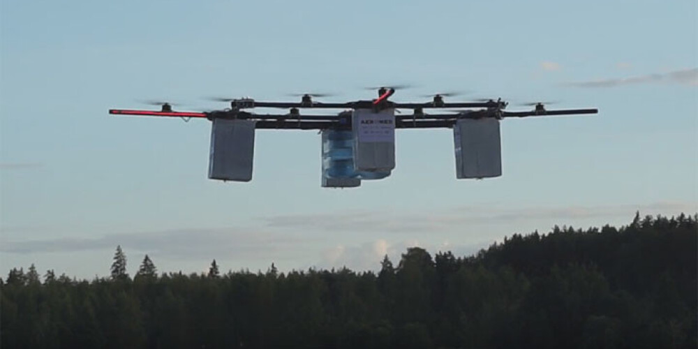 Latvijā veidots drons pacēlis 80 kilogramus smagu kravu. VIDEO