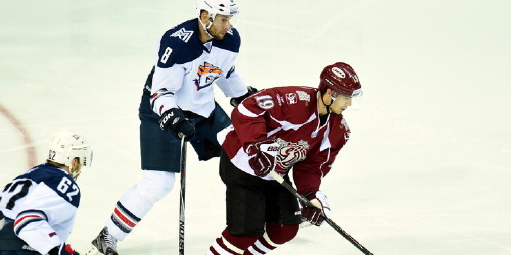 Dinamieši diemžēl zaudē KHL čempionvienībai "Metallurg"