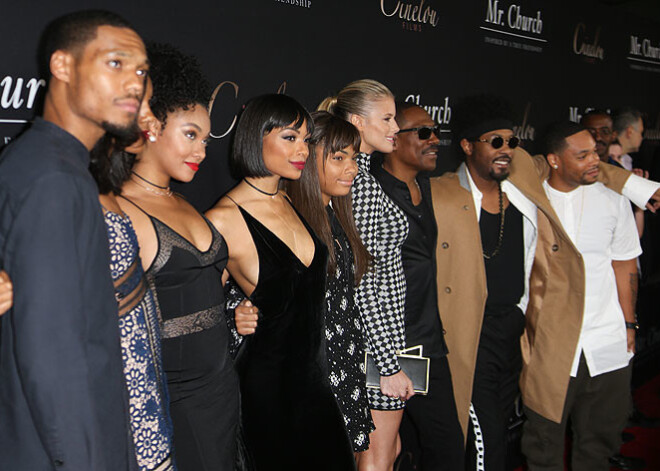 Edijs Mērfijs aiziet uz pirmizrādi ar 7 saviem bērniem. FOTO