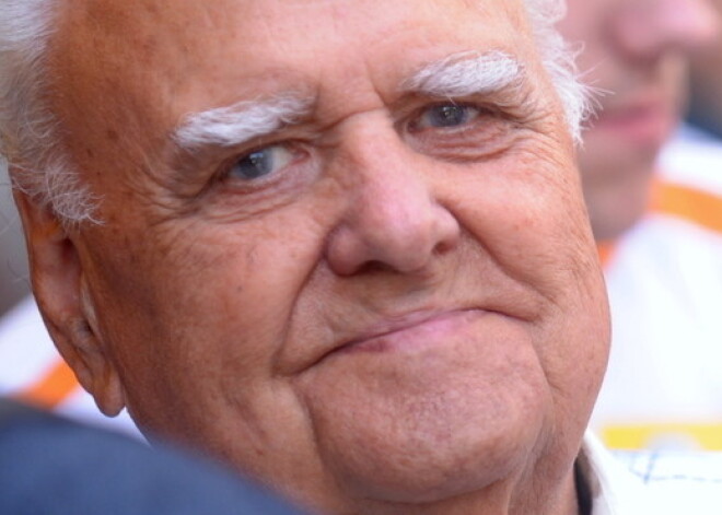 Tautā mīlētais Gunārs Placēns nosvinējis 89. dzimšanas dienu: "Atpūsties man nesanāk"