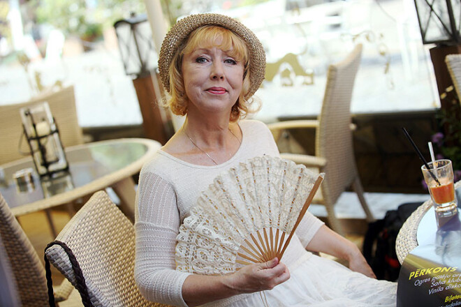 Dziedātāja Ieva Akuratere uzsver: dārgums ir atmiņas un emocijas.