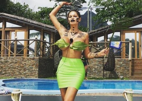 Беатамен порно бейнелерді қараңыз Тележүргізуші Ирина Муромцеваның аяқтарының онлайн порно видеосы.