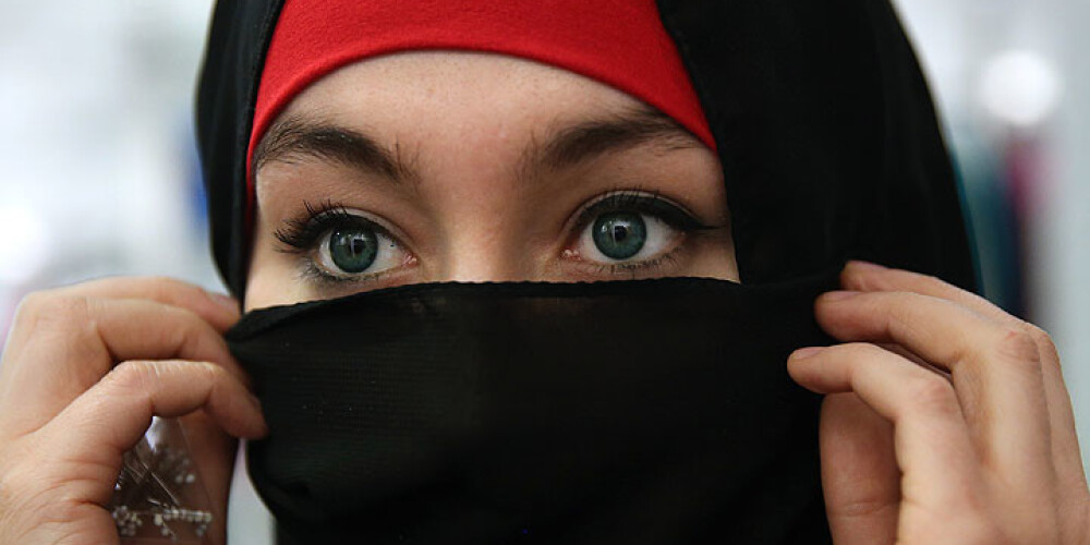 Norvēģijā friziere sodīta par hidžabā tērptas musulmanietes neapkalpošanu