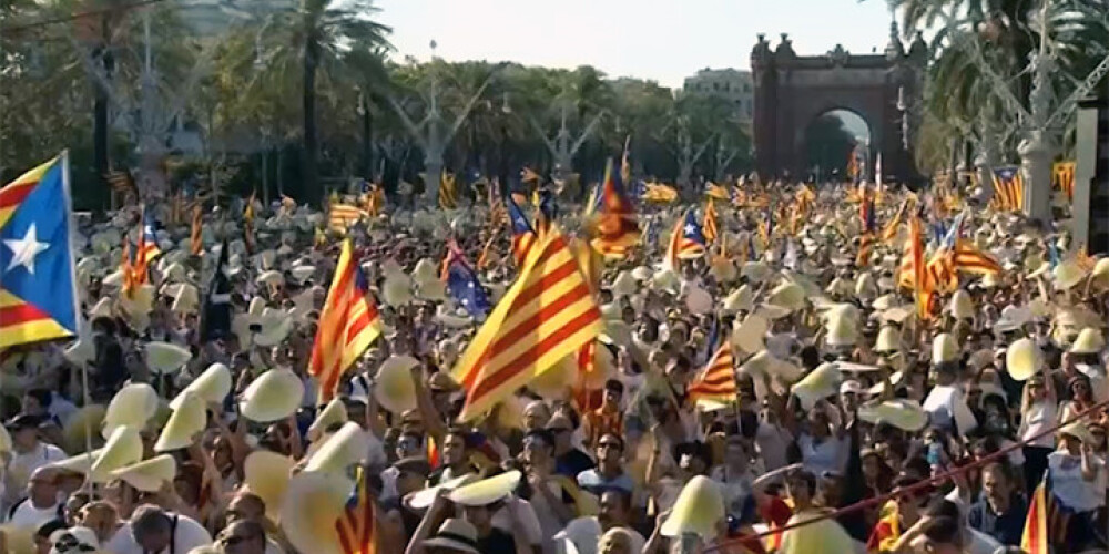 VIDEO: Barselonā pusmiljons cilvēku pieprasa neatkarību