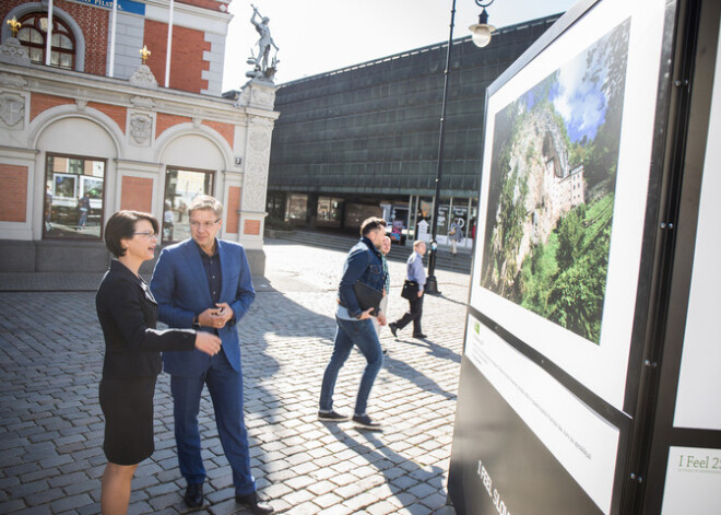 Rātslaukumā apskatāma izstāde par Slovēniju. FOTO