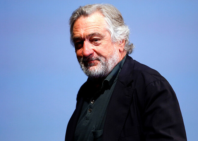 Roberts de Niro tēlos pāvestu Piju IX