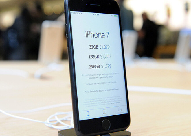 Zināms, kādas cenas Latvijā būs jaunajiem "iPhone 7" un "iPhone 7 plus"