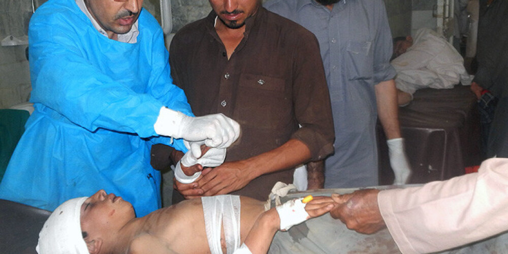 Spridzinātājs pašnāvnieks Pakistānas mošejā nogalina 28 cilvēkus, tostarp 4 bērnus