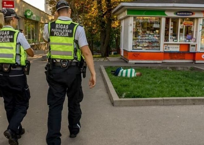 Iespējams, izglābta dzīvība; policistu humors un Vecmīlgrāvja kolorīts. Rīgas policistu FOTOSTĀSTS