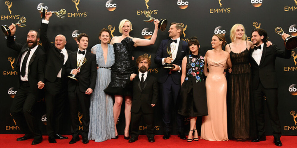 "Troņu spēlei" šonakt vēsturisks panākums "Emmy" balvu ceremonijā. FOTO