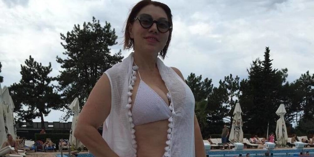 54-летняя Роза Сябитова показала шикарные формы в бикини