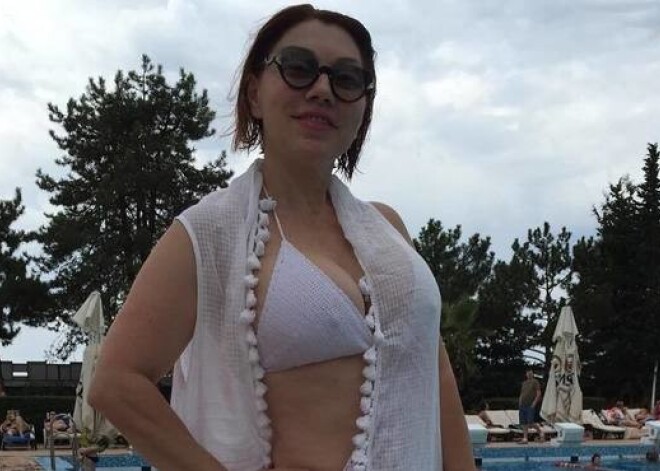 54-летняя Роза Сябитова показала шикарные формы в бикини