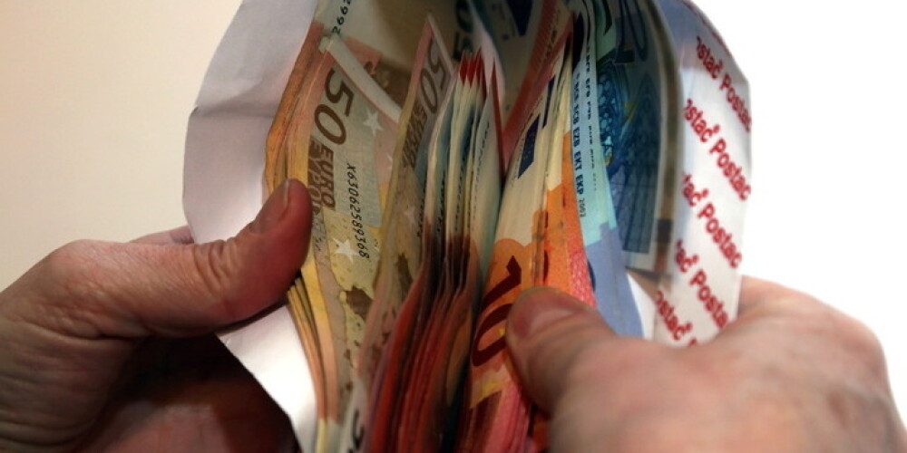 Fiziskām personām liegs skaidras naudas darījumus no 7200 eiro