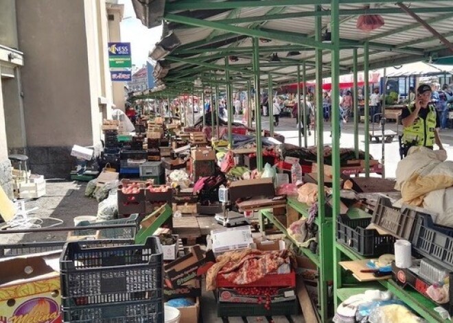 Lūk, kas darās Centrāltirgū, kad inspektori nāk cīnīties pret pircēju čakarētājiem. FOTO