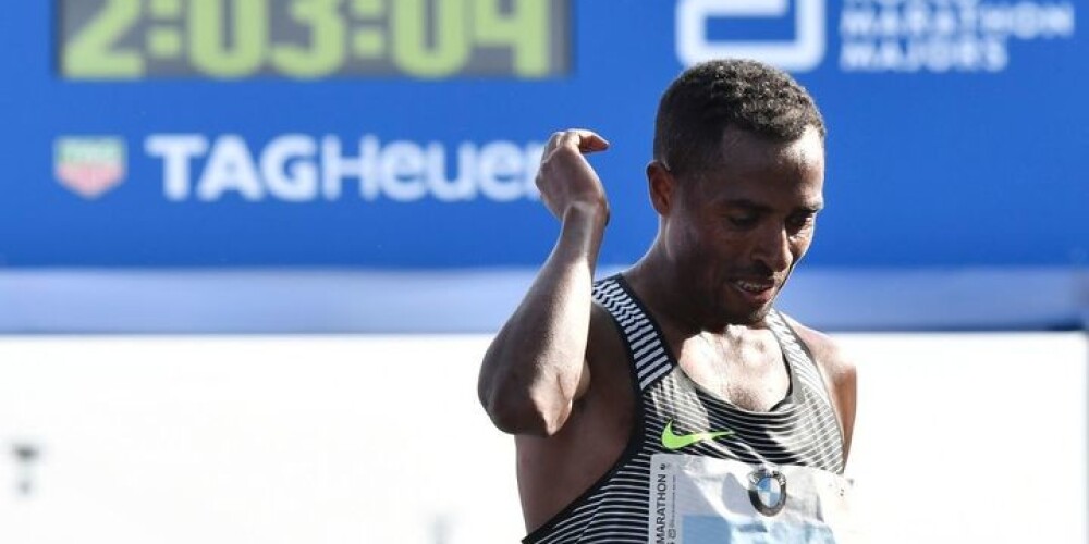 Slavenajam etiopiešu skrējējam Bekelem pietrūkst 6 sekundes līdz pasaules rekordam maratonā