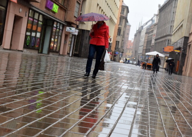 Sākot ar trešdienu gaidāms lietus un brāzmains vējš