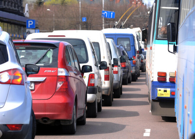 Valdība atceļ auto nodokli, palielinot transportlīdzekļa ekspluatācijas nodokli