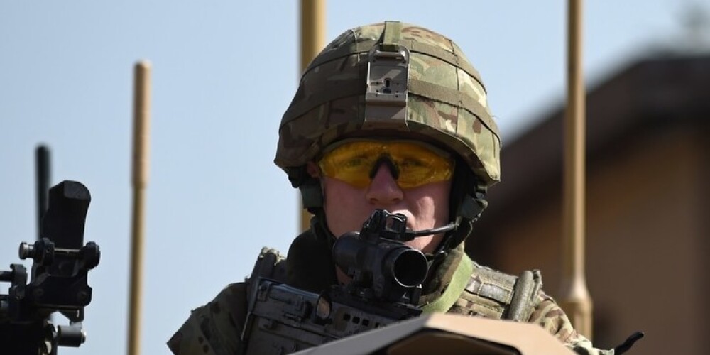 NATO spēki Latvijas robežu varēs šķērsot ar pielādētiem ieročiem