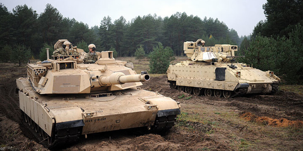 Kanāda un Polija uz Latviju nosūtīs bruņumašīnas un tankus
