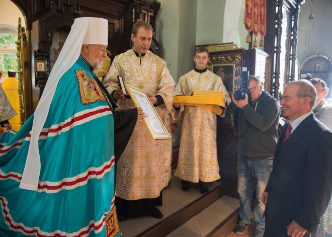 Svētā svētmocekļa ordeņa pasniegšana Ventspils mēram Aivaram Lembergam