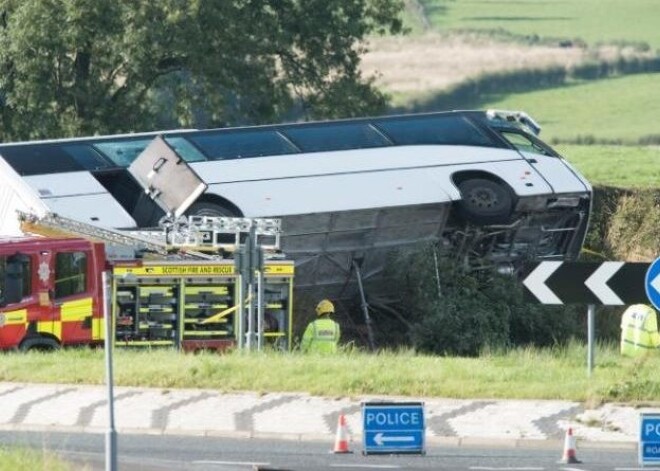 Glāzgovas "Rangers" futbola kluba fanu autobusa avārijā miris viens cilvēks