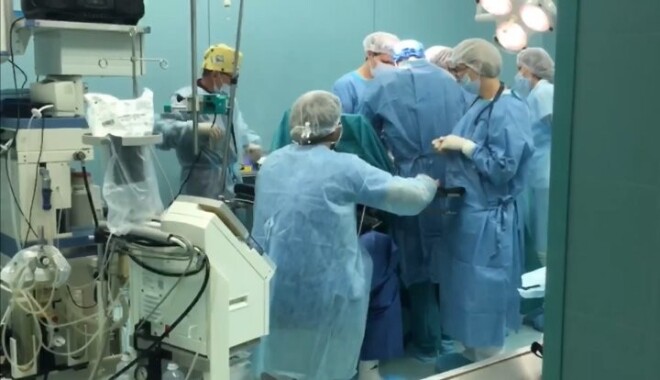 Роды Айзы показывали в прямом эфире