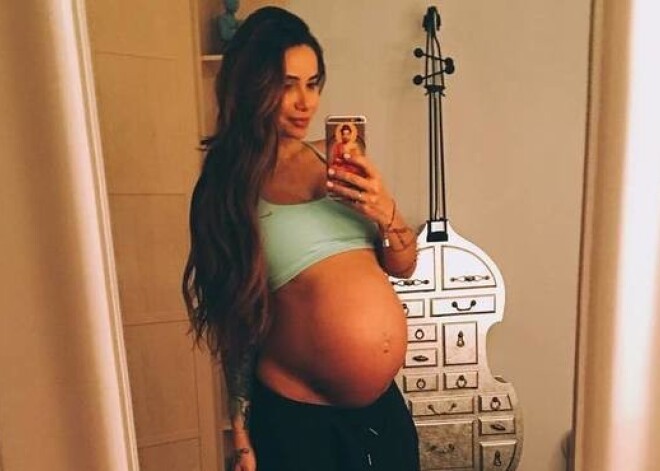 Роды в прямом эфире: Айза Анохина стала мамой во второй раз