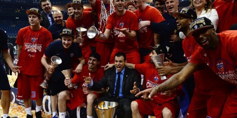 CSKA basketbola komanda līdzjutējiem izsniegusi medaļas "Par Berlīnes ieņemšanu"