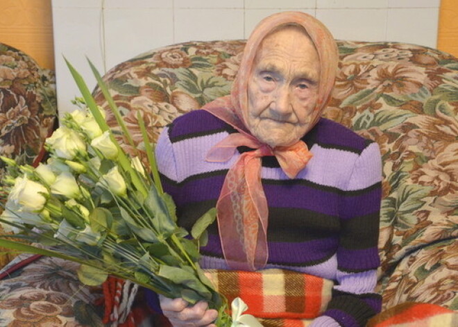 Valmieras vecākā iedzīvotāja – Rozālijas kundze nosvinējusi 102. dzimšanas dienu. FOTO