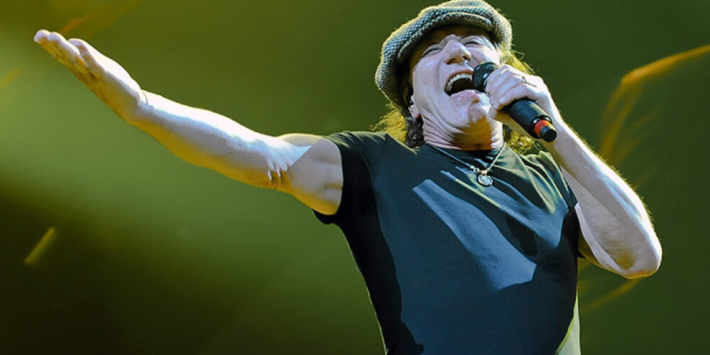 AC/DC solistam piedāvā izmēģināt jaunu tehnoloģiju, lai viņš varētu dziedāt