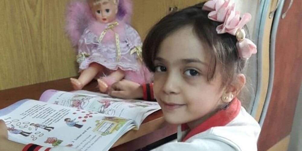 7 gadus veca sīriešu meitenīte tvīto: "Labrīt no Alepo. Lūdzu, pārtrauciet mūs slepkavot"