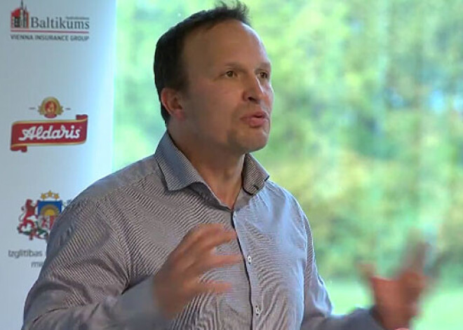 Oļegs Sorokins emocionāli pastāsta par problēmām Latvijas hokejā. VIDEO