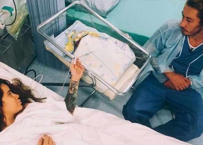 Айза Анохина откровенно рассказала о прошедших родах