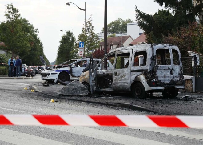 Molotova kokteiļu uzbrukumā bēdīgi slavenā strādnieku dzīvojamajā rajonā