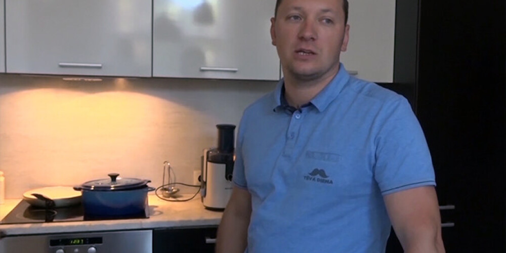 Šefpavārs Māris Jansons parāda, kādā virtuvē saimnieko mājās. VIDEO