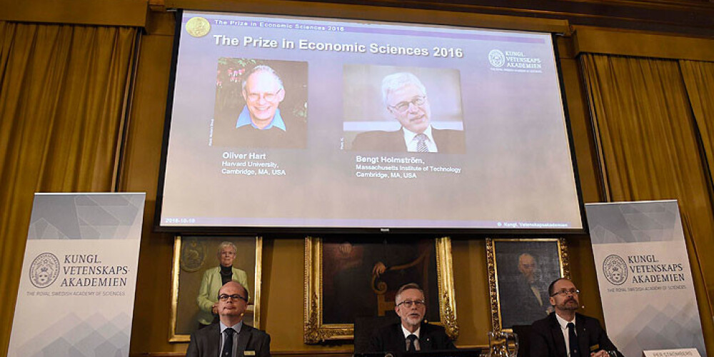 Nobela prēmiju ekonomikā piešķir kontraktu teorijas pētniekiem