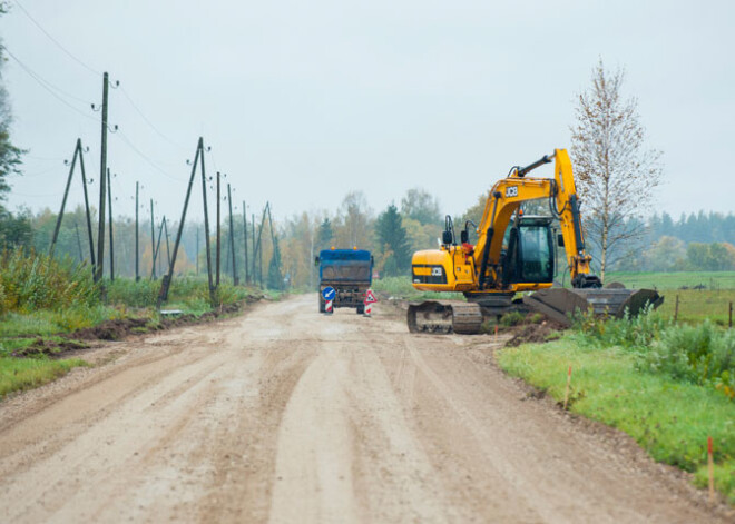 Kā atjauno grants ceļus: fotoreportāža no ceļa Tilža–Baltinava