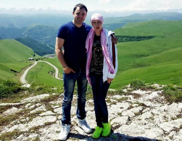 Муж Алианы Александр тоже поддерживал ее маму