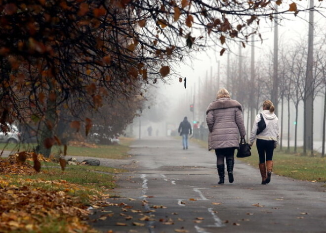 Naktī uz svētdienu vietām veidosies migla, valsts lielākajā daļā piesals