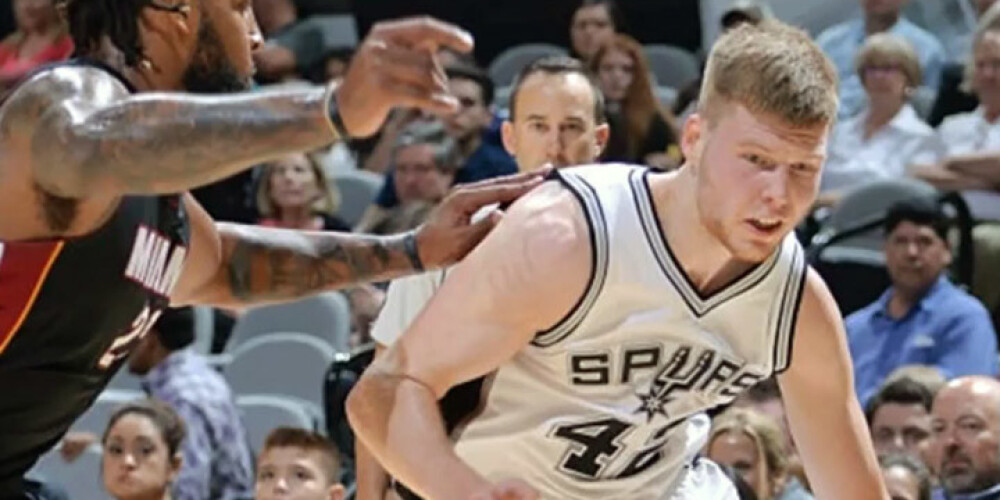 Bertānam septiņi punkti; "Spurs" mājās zaudē "Heat". VIDEO