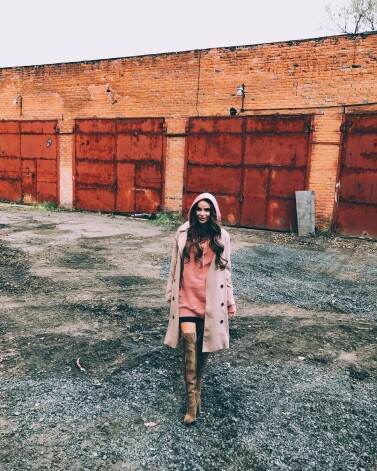 Айза на первых после родов съемках