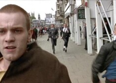 Izrādās, grupa domājusi, ka filma patiešām būšot par vilcienu vaktēšanu. Attēlā: kadrs no ikoniskās filmas "Trainspotting".