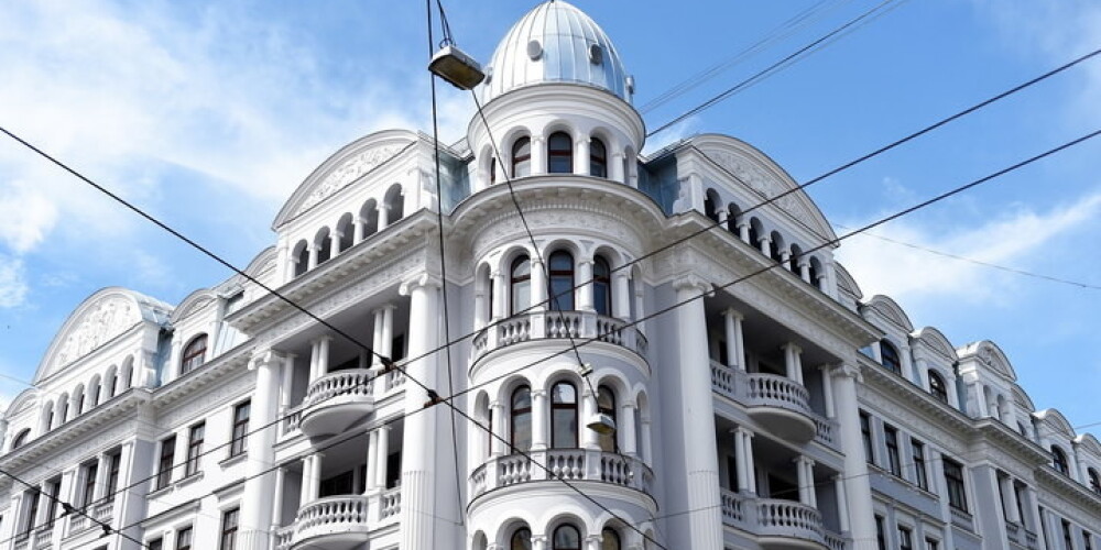 Stūra mājas jeb Tetera nama rekonstrukcijas būvprojekta izstrādi plānots sākt 2018.gadā, un ēka, visticamāk, pārtaps par biroju namu.