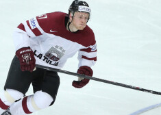 Mārtiņš Cipulis ar Latvijas hokeja izlases palīdzību cenšas atgriezties profesionālajā hokejā.