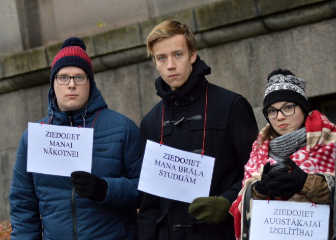 Studentu zibakcija pie Ministru kabineta