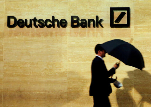 "Deutsche Bank" akcijas cena oktobra sākumā nokritās līdz rekordzemam līmenim saistībā ar bažām par bankas finansiālo stāvokli.